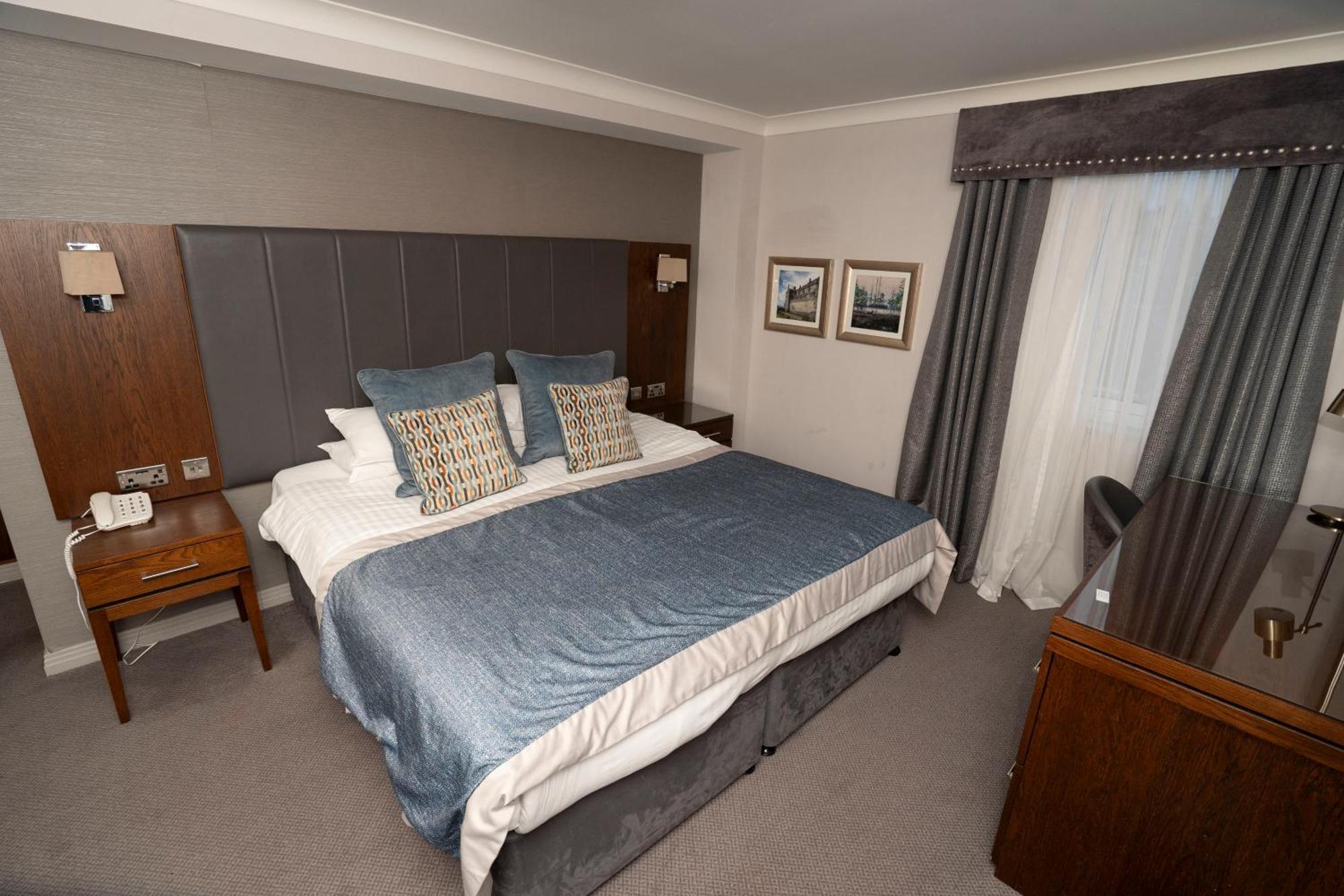 Golden Lion Hotel Стерлинг Экстерьер фото