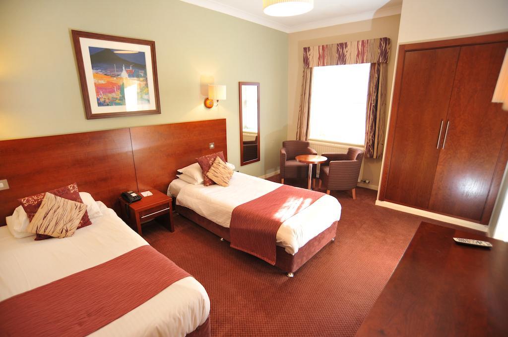 Golden Lion Hotel Стерлинг Экстерьер фото
