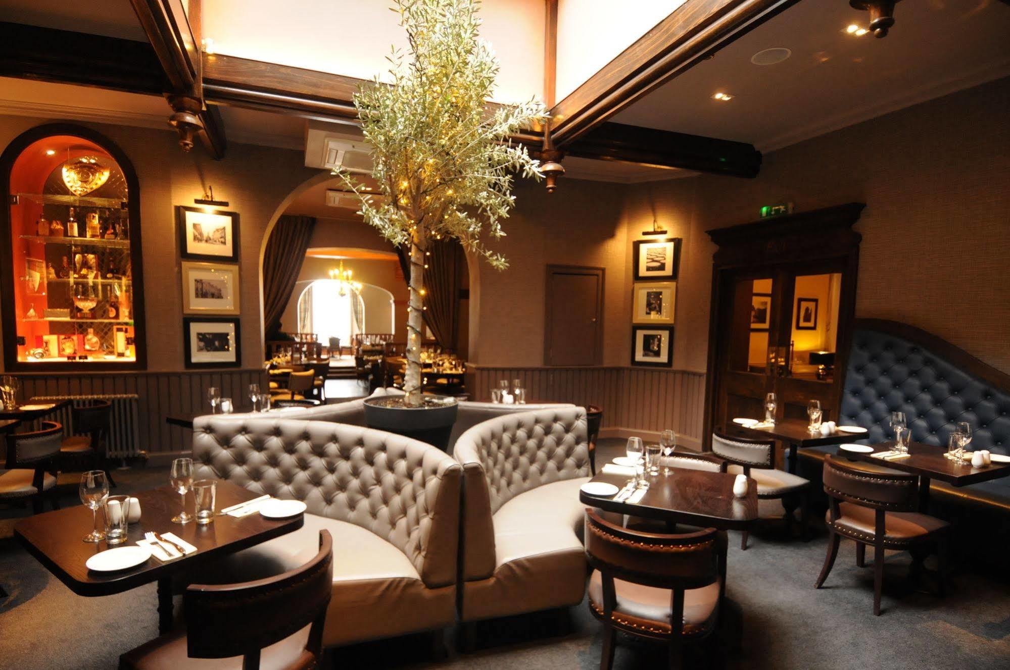 Golden Lion Hotel Стерлинг Экстерьер фото
